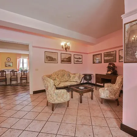 Sleeps 14 Pool Air Con Wifi
