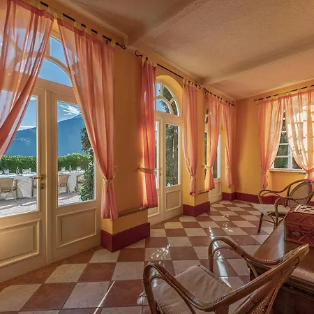 Sleeps 14 Pool Air Con Wifi