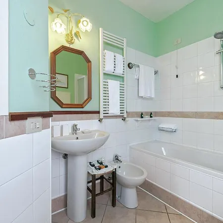 Sleeps 14 Pool Air Con Wifi Villa Menaggio