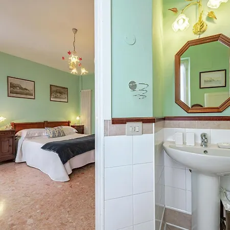 Sleeps 14 Pool Air Con Wifi Menaggio