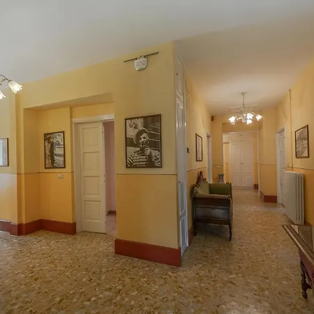 Sleeps 14 Pool Air Con Wifi * Menaggio