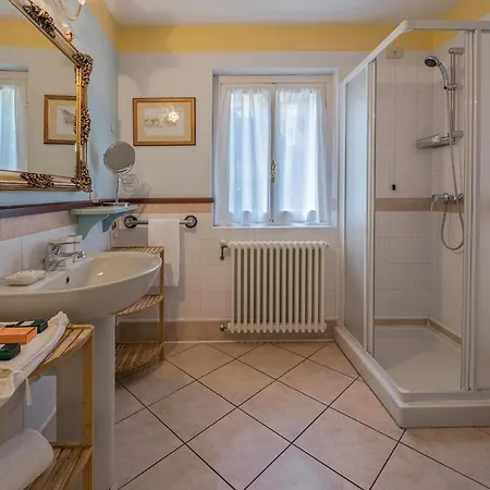 Villa Sleeps 14 Pool Air Con Wifi Menaggio