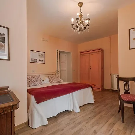 Villa Sleeps 14 Pool Air Con Wifi Menaggio